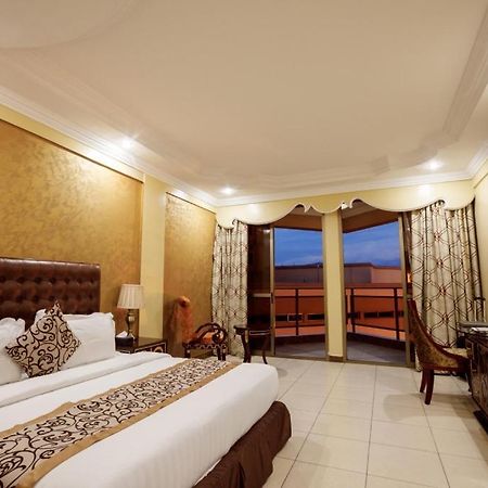 Beatrice Hotel Kinshasa Esterno foto