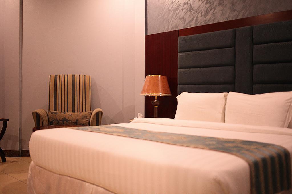 Beatrice Hotel Kinshasa Esterno foto